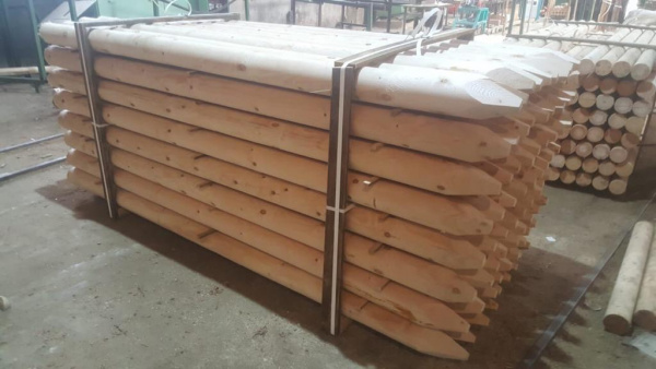 Столбы деревянные оцилиндрованные Столбы деревянные оцилиндрованные